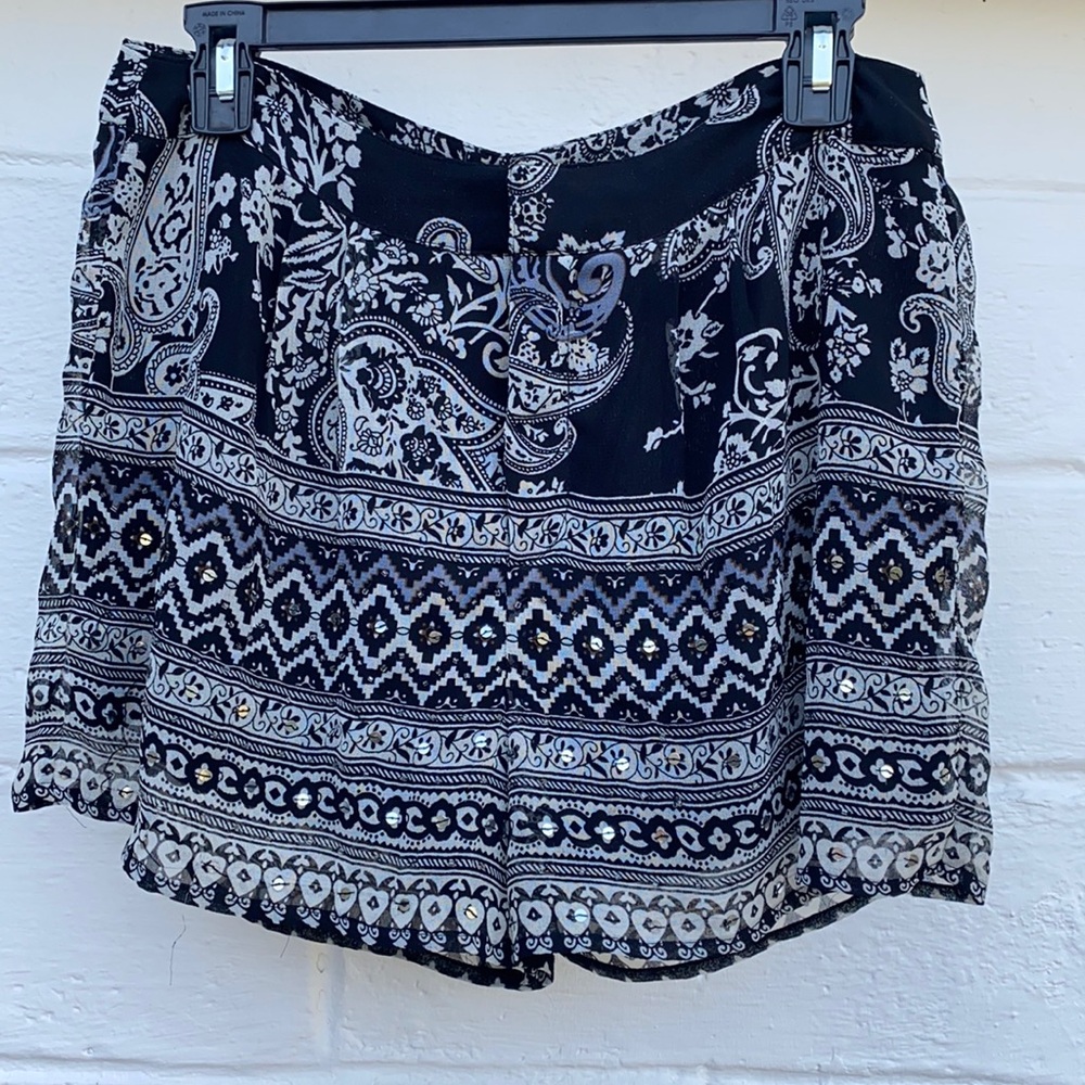 Patrons of Peace | Boho black&white shorts | size M |